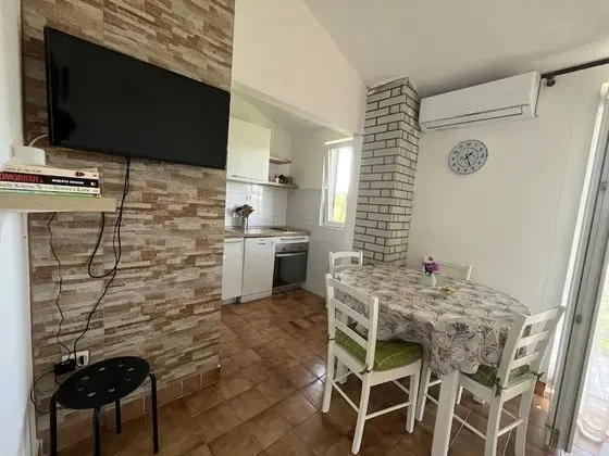 Apart Daire (Željko - affordable and with sea vie)