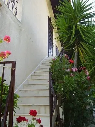 Apart Daire (Željko - affordable and with sea vie)