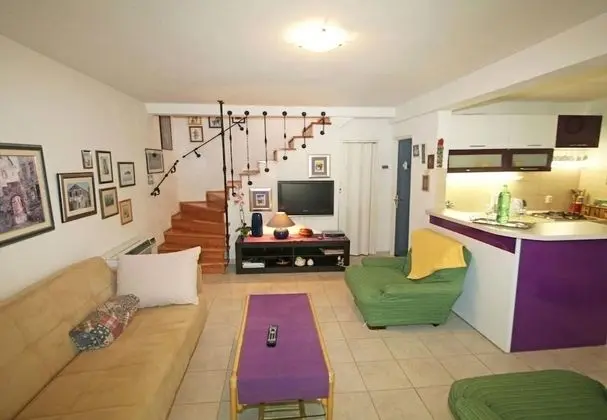 Ev (Zeljko - with nice garden - H(5))