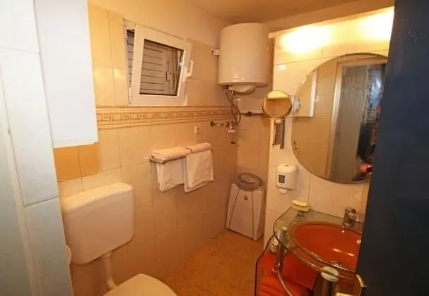 Ev (Zeljko - with nice garden - H(5))