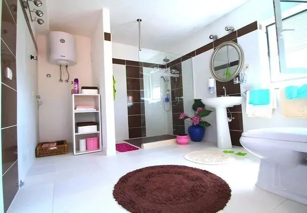 Ev (Zeljko - with nice garden - H(5))