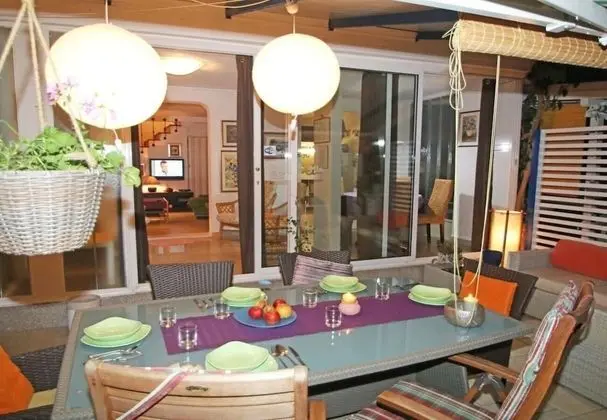 Ev (Zeljko - with nice garden - H(5))