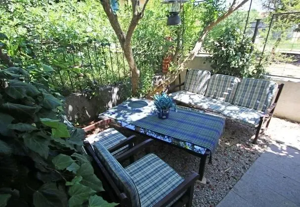 Ev (Zeljko - with nice garden - H(5))