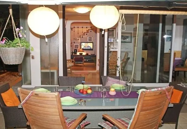 Ev (Zeljko - with nice garden - H(5))