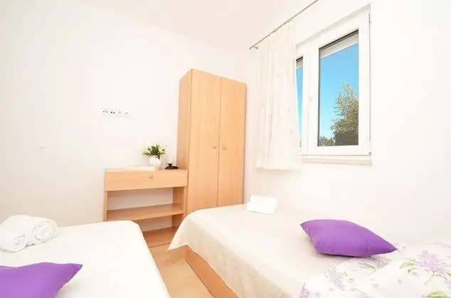 Ev (Željko - sea view - H(4+2))