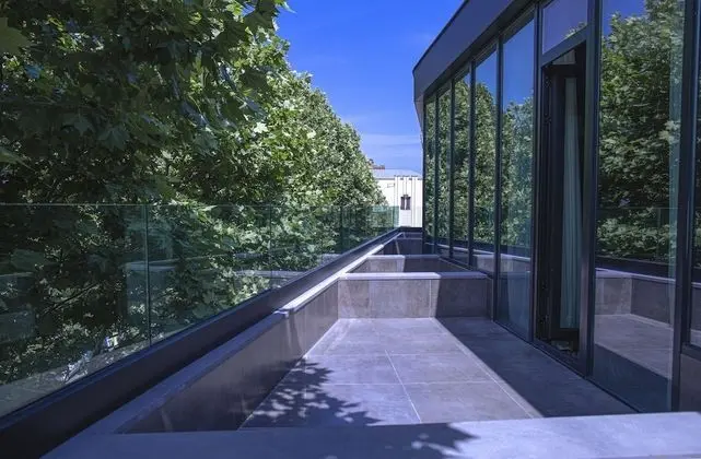 Tek Büyük Yataklı Oda, Balkon