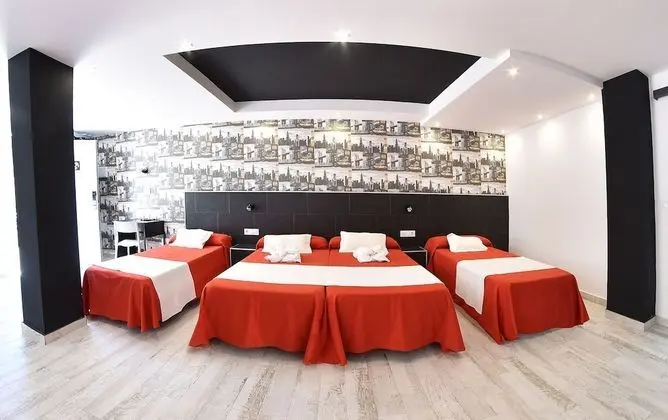 Comfort Tek Büyük Yataklı Oda (with two extra beds)