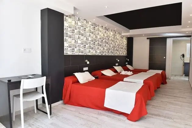 Comfort Tek Büyük Yataklı Oda (with two extra beds)