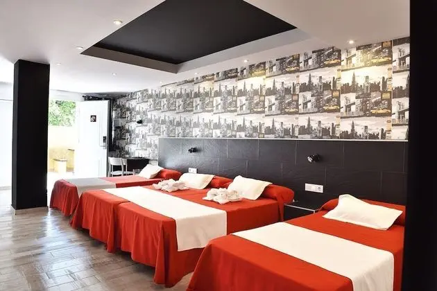 Comfort Tek Büyük Yataklı Oda (with two extra beds)