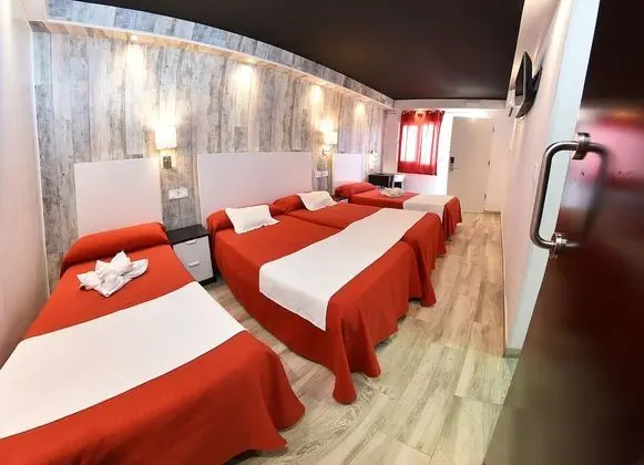 Comfort Tek Büyük Yataklı Oda (with two extra beds)