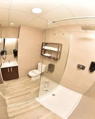 Comfort Tek Büyük Yataklı Oda (with two extra beds)