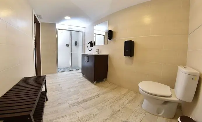 Comfort Tek Büyük Yataklı Oda (with two extra beds)