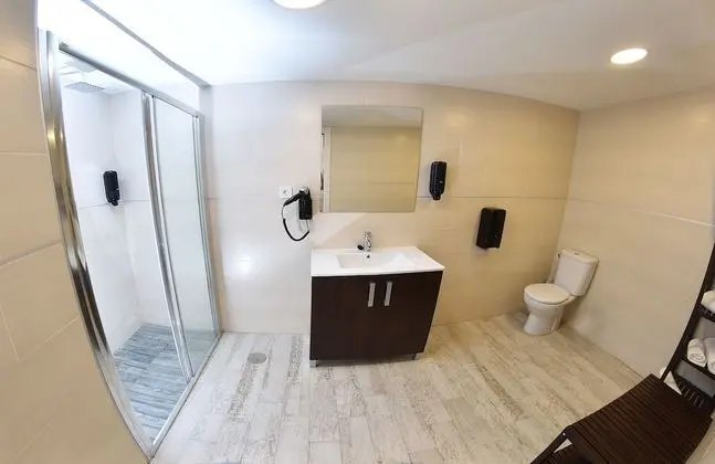 Comfort Tek Büyük Yataklı Oda (with two extra beds)
