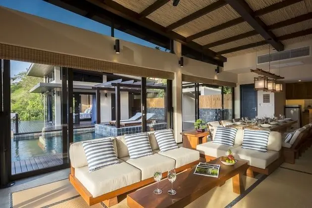 Luxury Oda