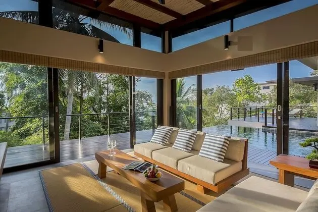 Luxury Oda