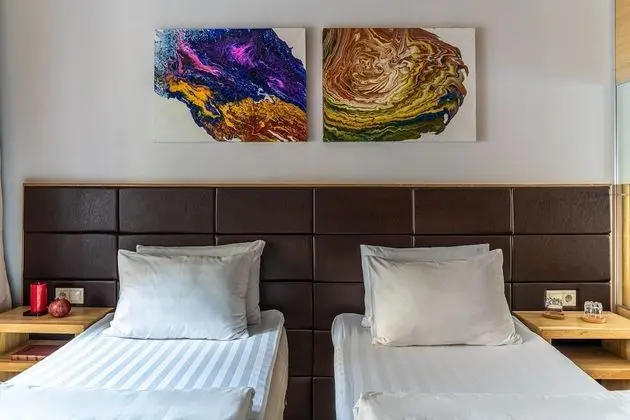 Comfort Tek Büyük veya İki Ayrı Yataklı Oda