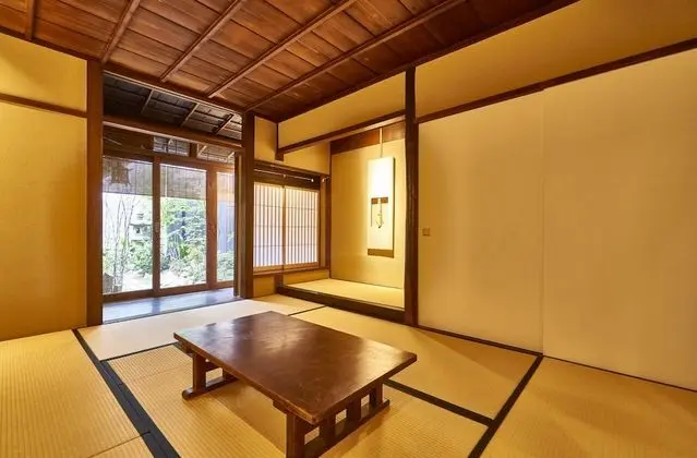 Ev (Private Vacation)