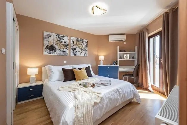 Luxury Apart Daire, Bahçe Manzaralı
