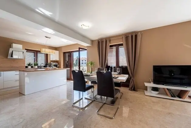 Luxury Apart Daire, Bahçe Manzaralı