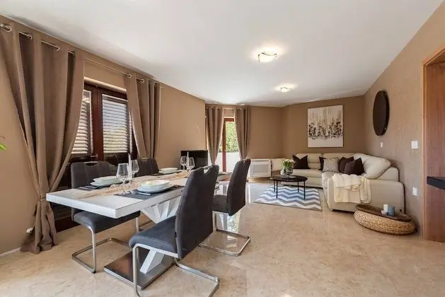 Luxury Apart Daire, Bahçe Manzaralı
