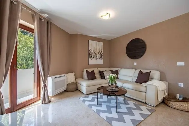 Luxury Apart Daire, Bahçe Manzaralı