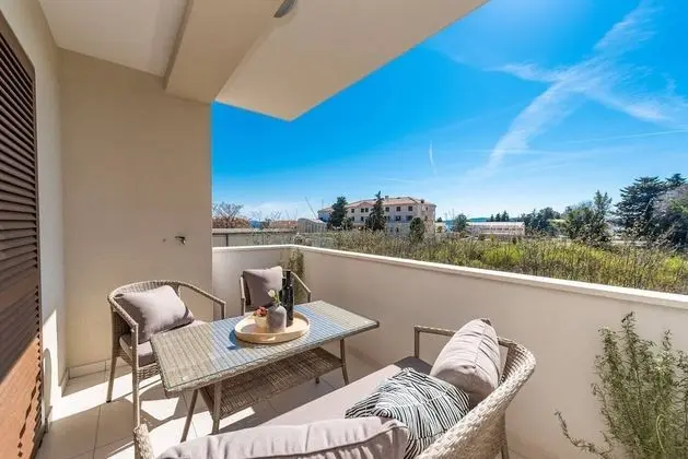 Luxury Apart Daire, Bahçe Manzaralı