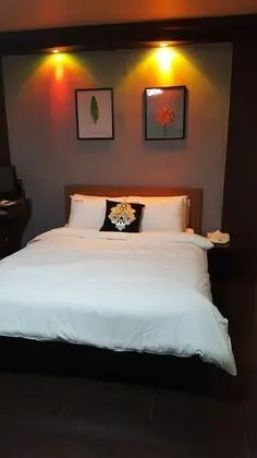 Basic Tek Büyük Yataklı Oda, 1 Büyük (Queen) Boy Yatak