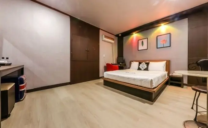 Tek Büyük Yataklı Oda, 1 Büyük (Queen) Boy Yatak