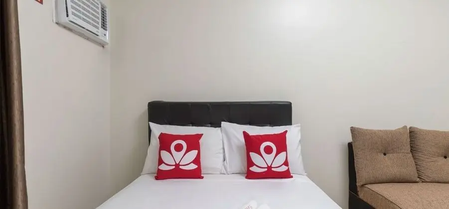 Deluxe Room with Queen Bed