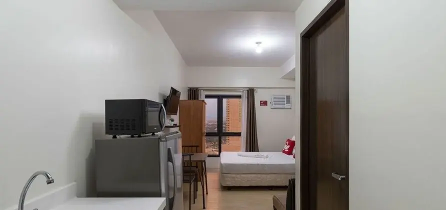 Deluxe Room with Queen Bed