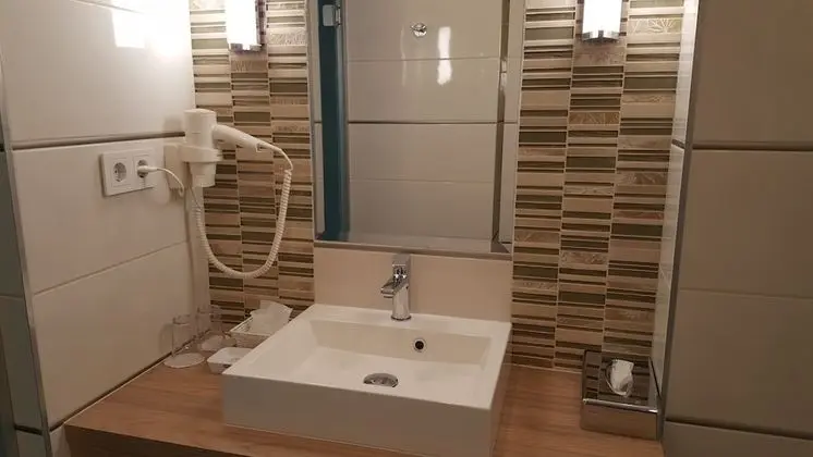 Deluxe Tek Büyük Yataklı Oda, 1 Yatak Odası, Bahçe Manzaralı
