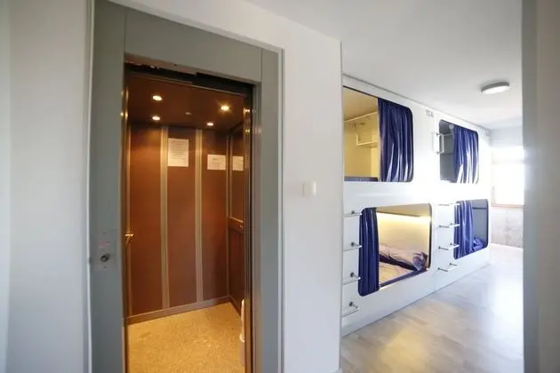 Ortak Ranzalı Oda, Karma Ranzalı Oda, Ortak Banyo (1 bed in a 28 Capsule Beds Mixed Room)
