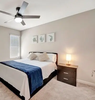 Navy Room, Shared Bath