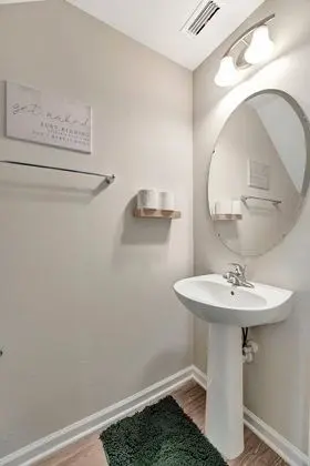 Navy Room, Shared Bath