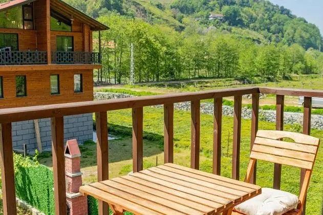 Apart Oda, Dere ve Orman Manzaralı, Balkonlu