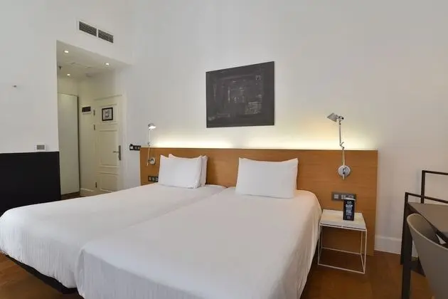 Standard Tek Büyük veya İki Ayrı Yataklı Oda (with Extra Bed)