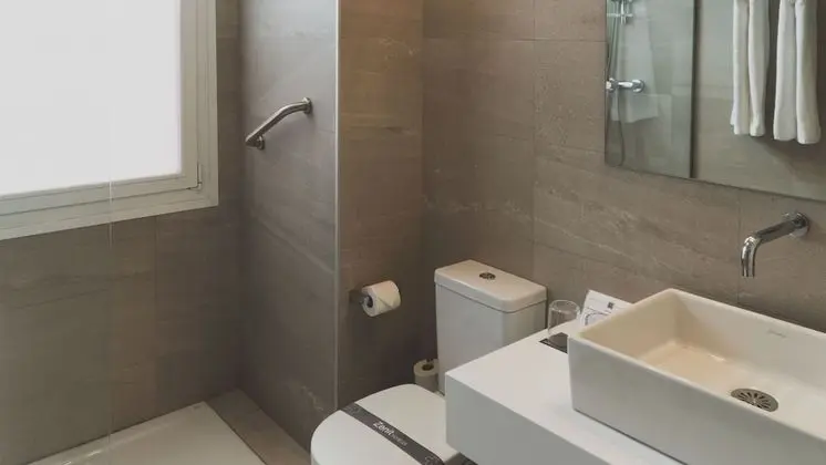 Büyük Yataklı Tek Kişilik Oda