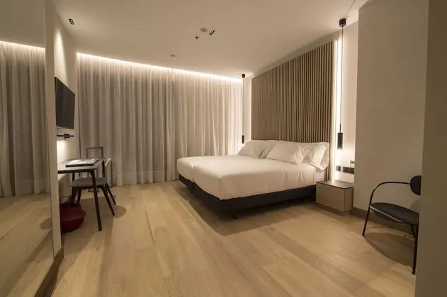 Büyük Yataklı Tek Kişilik Oda