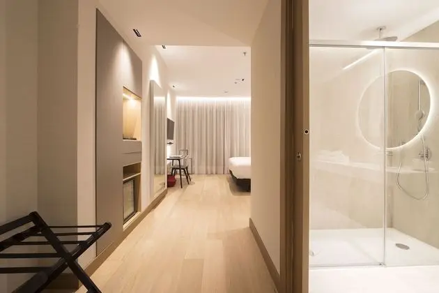 Büyük Yataklı Tek Kişilik Oda