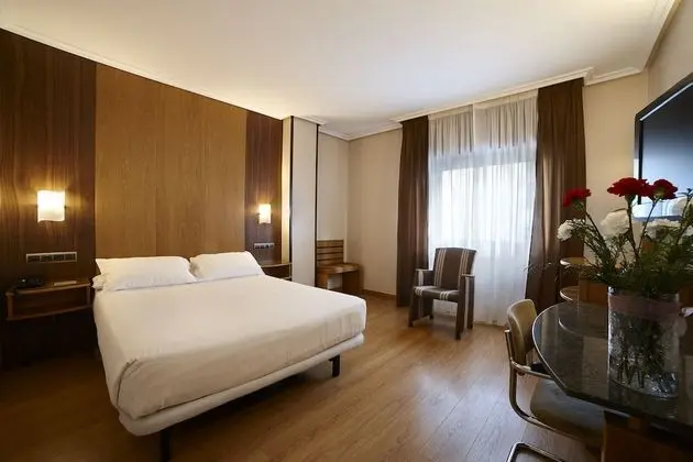 Büyük Yataklı Tek Kişilik Oda