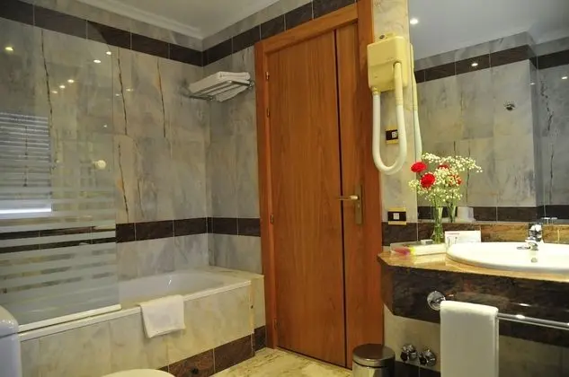 Büyük Yataklı Tek Kişilik Oda