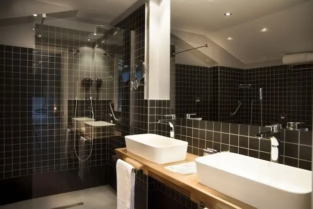 Tek Büyük Yataklı Oda, 1 Çift Kişilik Yatak, Balkon, Şehir Manzaralı