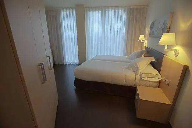 Oda, 3 Tek Kişilik Yatak, Şehir Manzaralı