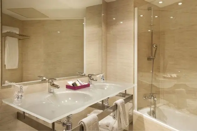 Tek Büyük Yataklı Oda (with Extra Bed)