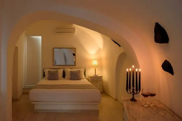 Cave 2 Bedroom Apartment with Hot Tub (Caldera View)