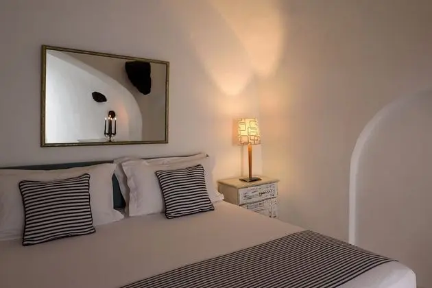 Cave 2 Bedroom Apartment with Hot Tub (Caldera View)