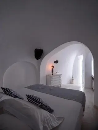 Cave 2 Bedroom Apartment with Hot Tub (Caldera View)
