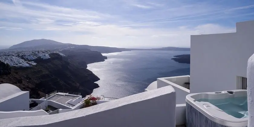 Cave 2 Bedroom Apartment with Hot Tub (Caldera View)