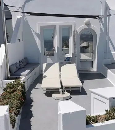 Cave 2 Bedroom Apartment with Hot Tub (Caldera View)