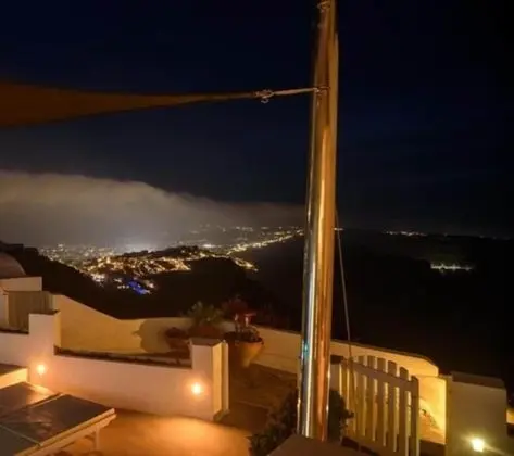 Cave 2 Bedroom Apartment with Hot Tub (Caldera View)